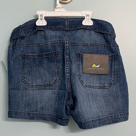 NWT A Pea in the Pod LED Women’s 8 Maternity Belted Jean Shorts - Picture 2 of 8